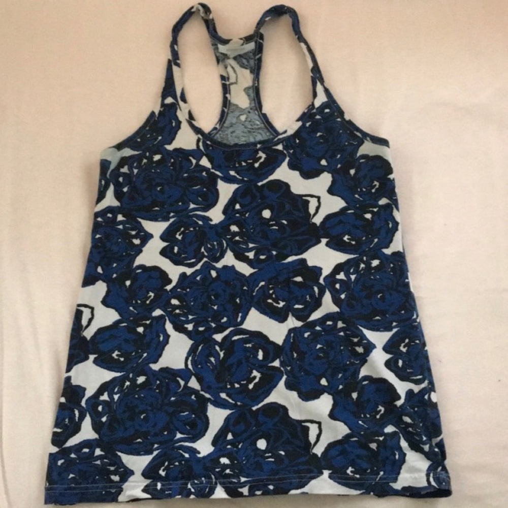 BLUE AND BLACK ROSE DETAILED TANK TOP
